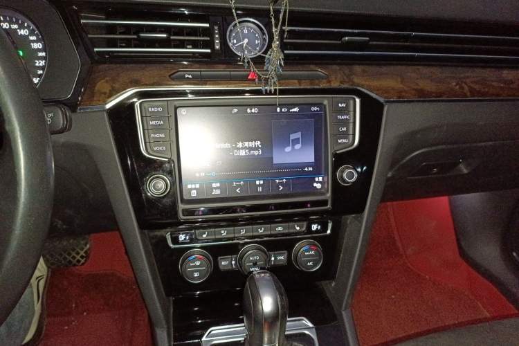 Used Volkswagen Magotan 2017 330TSI DSG Luxury Model Audio And AC Panel