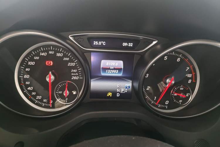 Used Mercedes-Benz GLA 2017 GLA 200 Sport Edition Odometer Close Up