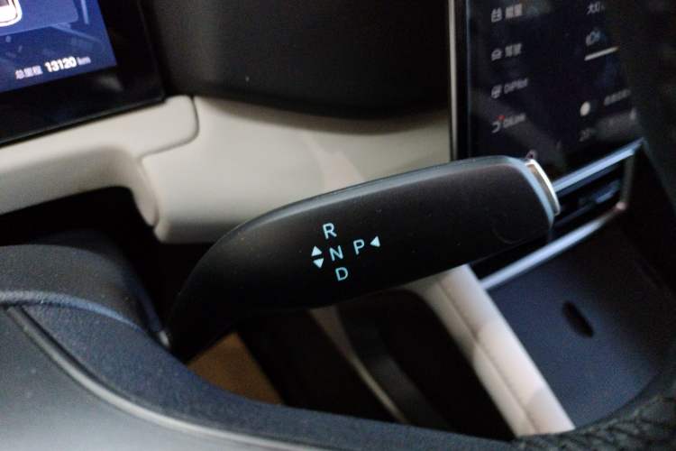 Used BYD Yuan UP 2025 Intelligent Driving Version 401 KM Dynamic Edition Gear Lever