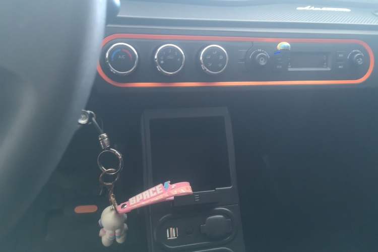 Used Wuling Hongguang MINIEV 2022 Zizai Version Lithium Iron Phosphate Audio And AC Panel