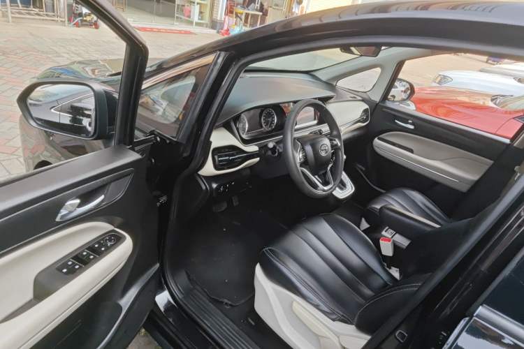 Used GAC Trumpchi M6 2021 270T DCT Elite Edition (7-seater)
