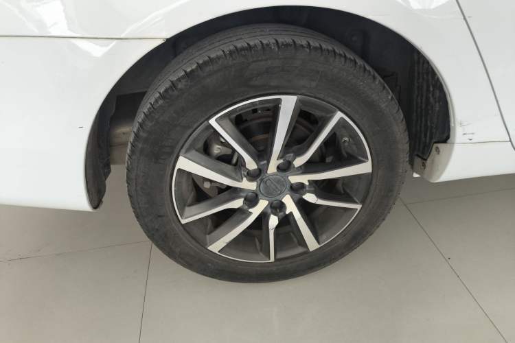 Used Geely Auto Emgrand 2019 Leading Edition 1.5L Manual Upgraded Connectivity Model China VI Standard Right Rear Wheel Hub