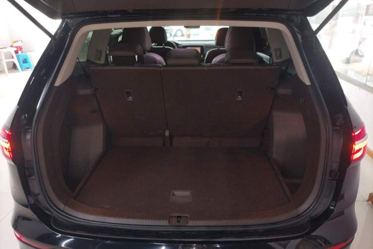 Used Volkswagen Viloran 2022 330TSI Business Edition Trunk