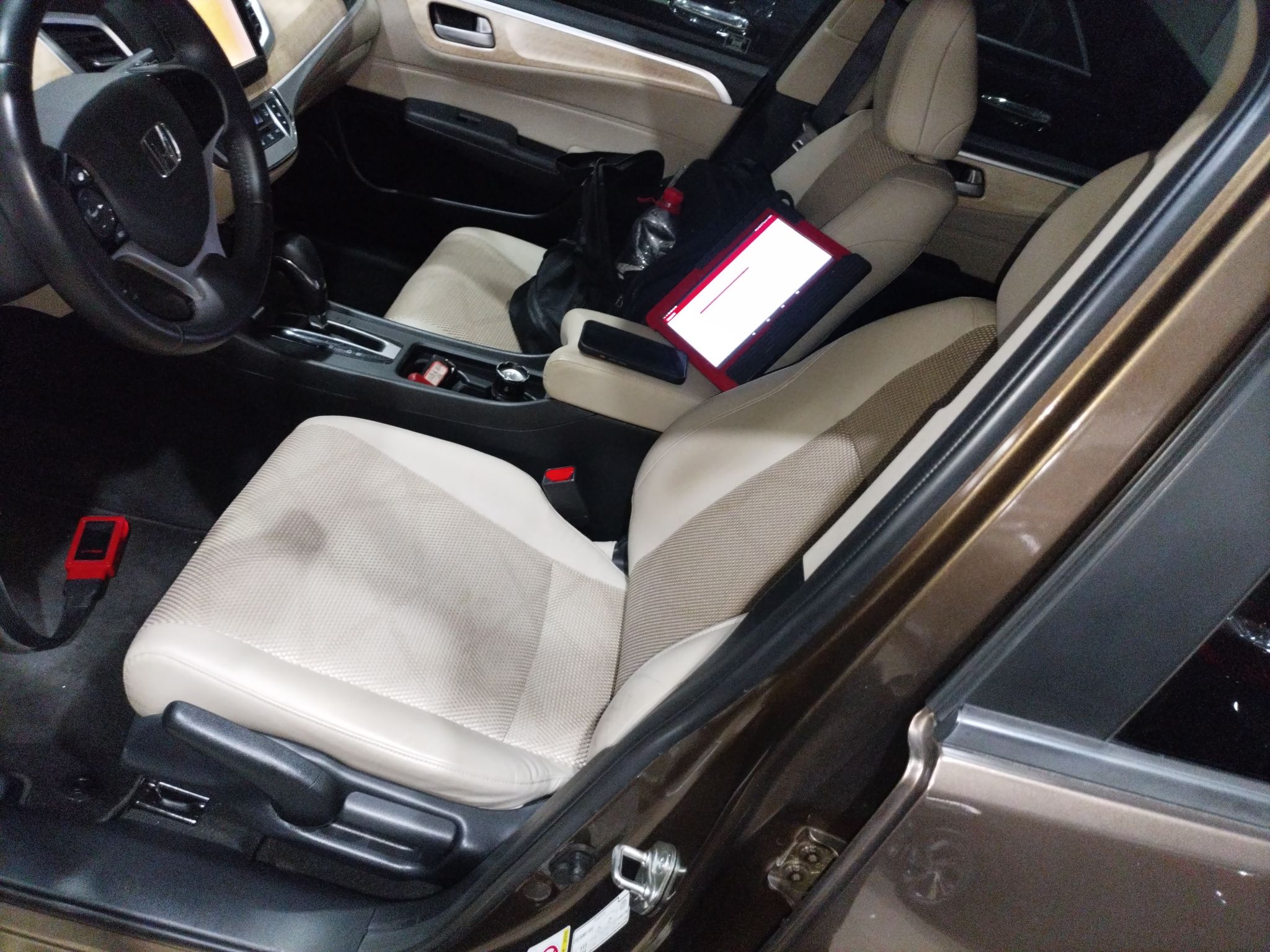 Переднее сиденье в автомобиле