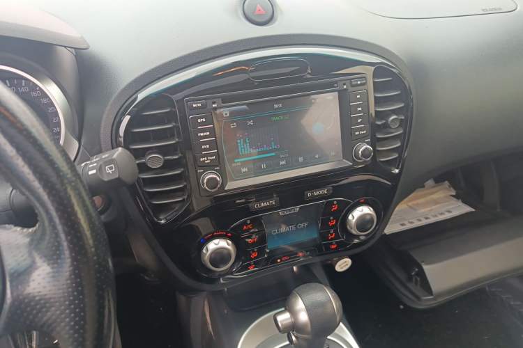 Used Infiniti ESQ 2014 1.6L Spontaneous Edition Audio And AC Panel