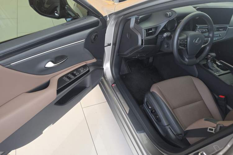 Used Lexus ES 2023 200 Excellence Edition Driver Seat