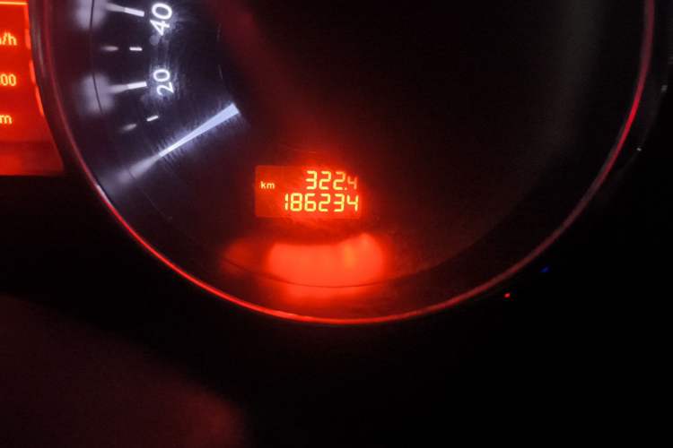 Used Peugeot 3008 2015 2.0L Automatic Trend Edition Odometer Close Up