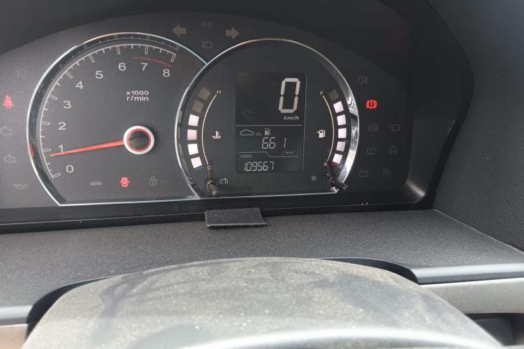 Used Roewe 350 2013 350S 1.5L Manual Xunchi Edition Odometer Close Up