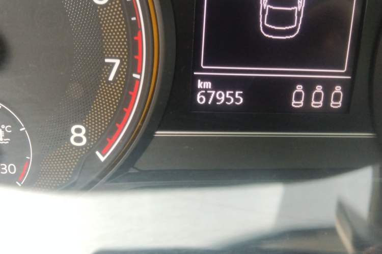 Used Volkswagen Passat 2020 330TSI Elite Edition China VI Odometer Close Up