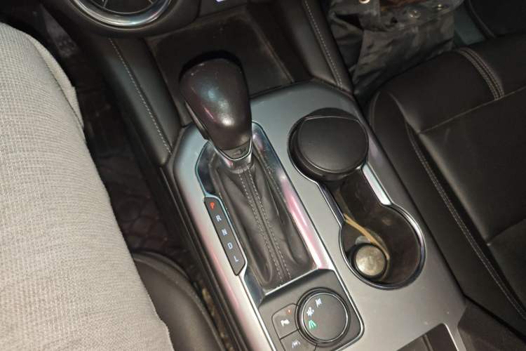 Used Chevrolet Blazer 2022 Mild Hybrid 650T 7-Seater Wei Version Gear Lever