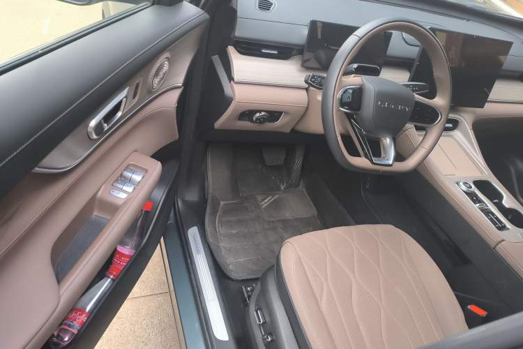 Used Chery Tiggo 8 PLUS 2025 290TGDI DCT Prestige 5-Seater