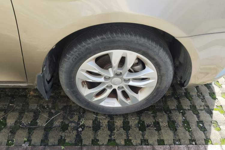 Used Geely Auto Emgrand 2014 Sedan 1.3T CVT Prestige Model
