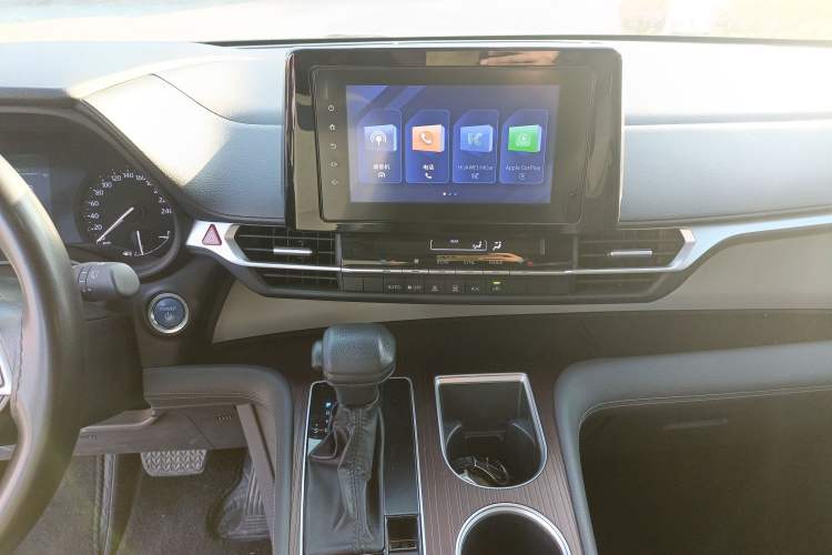 Used Toyota Granvia 2023 2.5L Hybrid Comfort Edition
