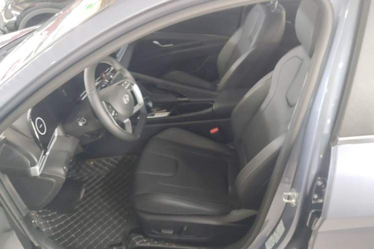Used Hyundai Elantra 2023 1.5L CVT LUX Prestige Edition