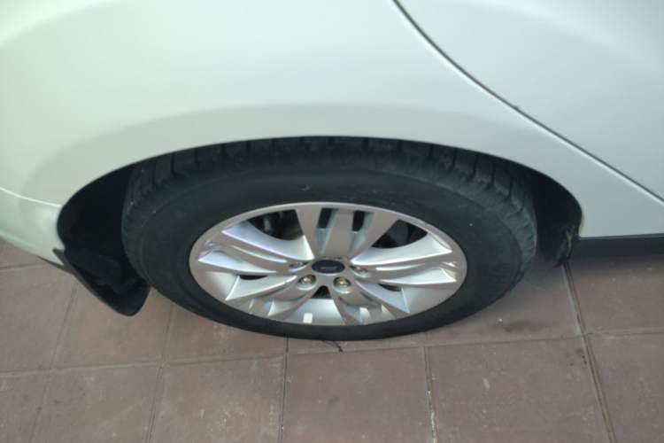 Used Ford Focus 2012 Hatchback 1.6L Automatic Comfort Model Right Rear Wheel Hub