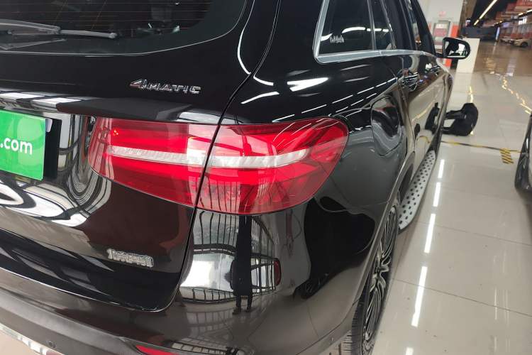 Used Mercedes-Benz GLC 2018 Facelift GLC 200 4MATIC Exterior 3