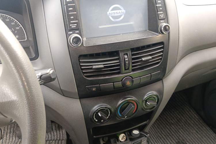 Used Dongfeng Shuaike 2011 1.6L Manual Commercial 5-Seater