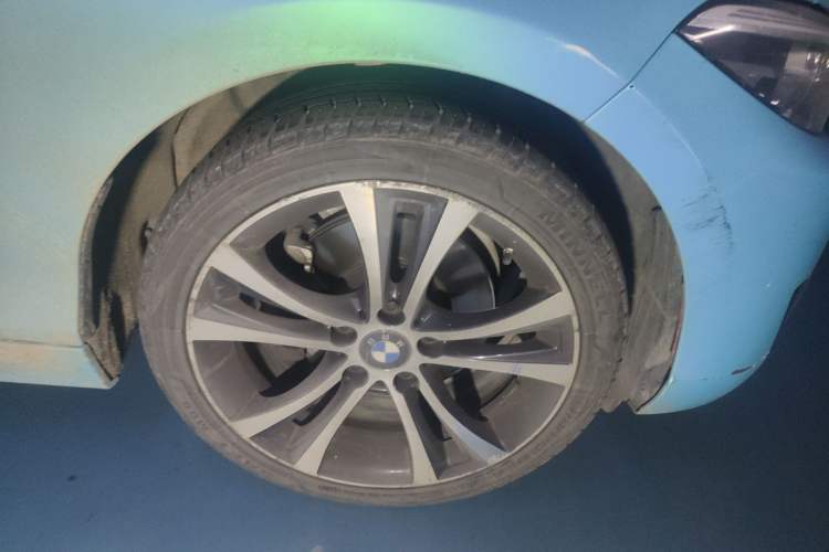 Used BMW 2 Series 2019 225i Convertible Coupe Sports Design Package Right Front Wheel Hub