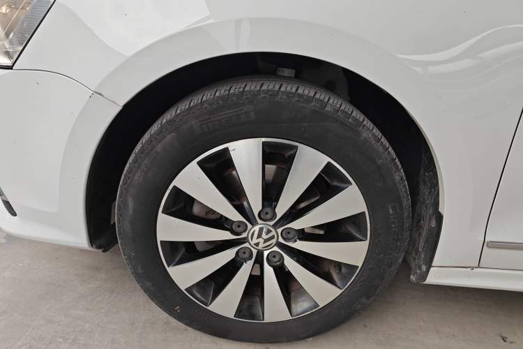 Used Volkswagen Sagitar 2018 280TSI DSG Comfort Model Left Front Wheel Hub