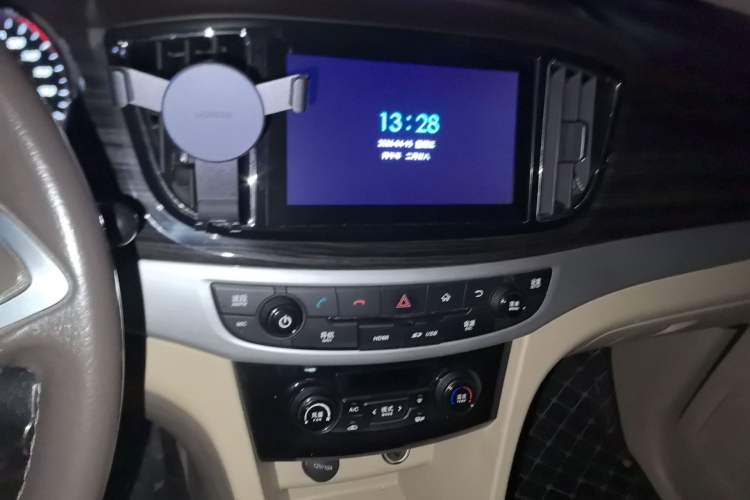 Used Baojun 730 2016 1.5T Manual Luxury Edition 7 Seats
