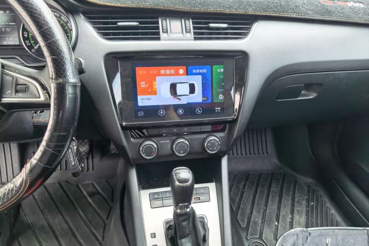 Used Skoda Octavia 2019 1.5L Automatic SmartDrive Comfort Edition China VI Standard Audio And AC Panel