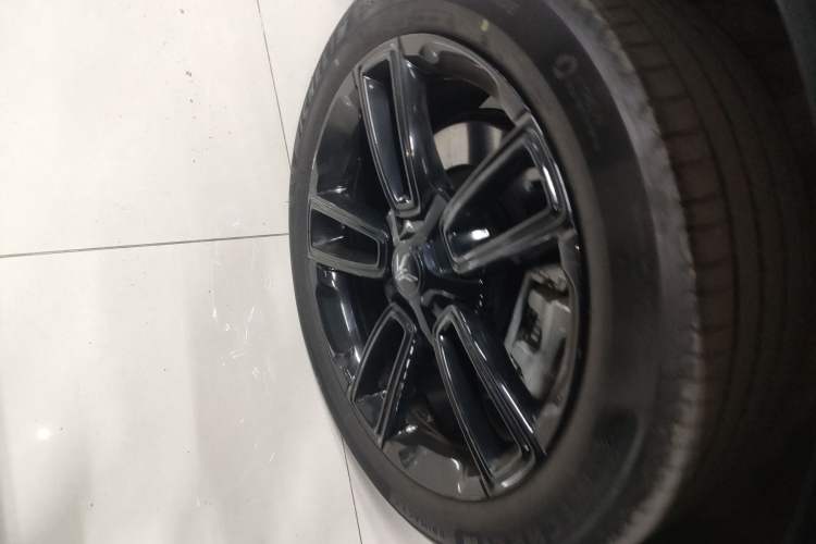 Used VOYAH FREE 2024 Ultra-Long Range Intelligent Driving Version Right Rear Wheel Hub