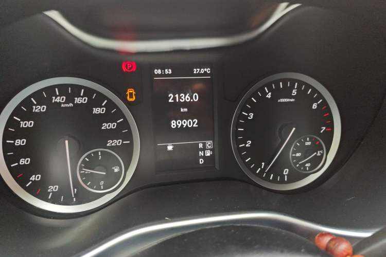 Used Mercedes-Benz Vito 2020 2.0T Business Version 7 Seats Odometer Close Up