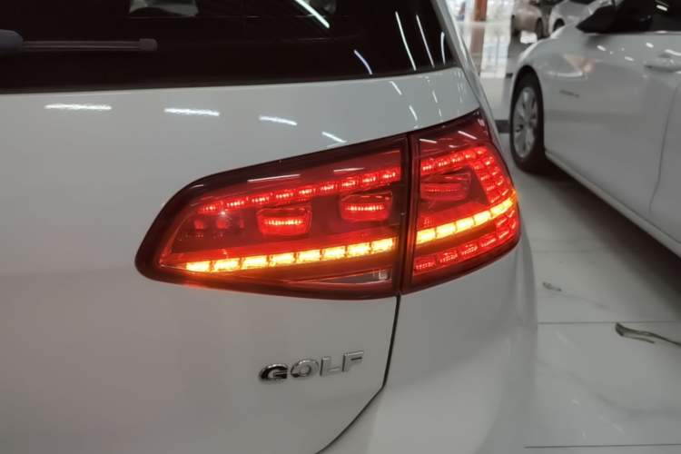 Used Volkswagen Golf 2017 1.6L Automatic Comfort Million-Vehicle Anniversary Edition Right Rear Taillight