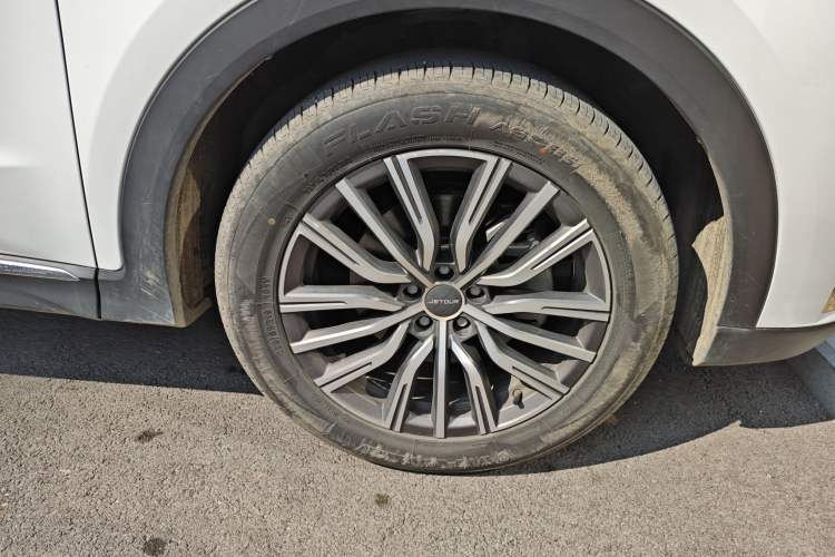 Used JETOUR X70 PLUS 2023 1.5T DCT Brave PLUS 5-Seater
