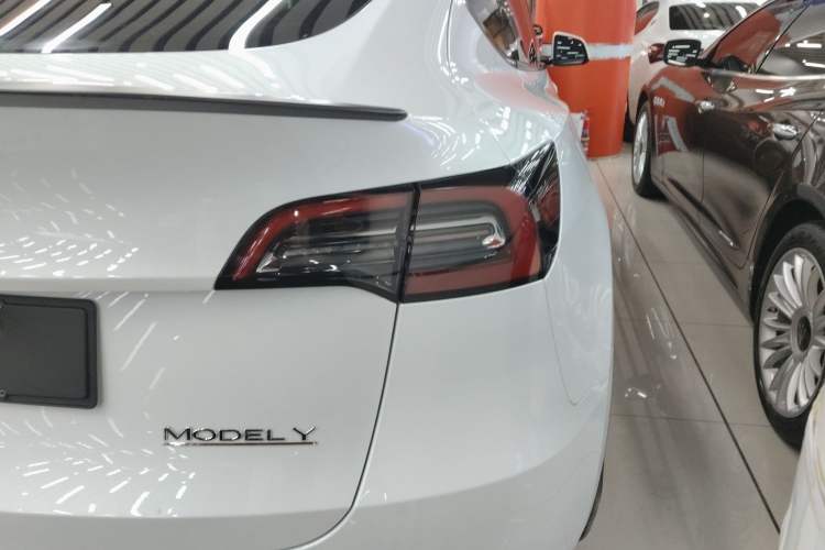 Used Tesla Model Y 2022 Performance High-Performance All-Wheel-Drive Version Right Rear Taillight