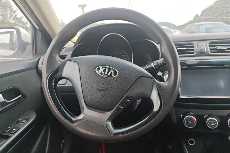 Used Kia K2 2015 Sedan 1.4L MT GLS
