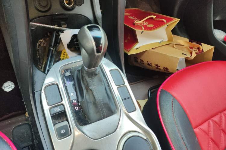 Used Hyundai Santa Fe 2015 2.0T Automatic Two-Wheel Drive Smart Version 5 Seats
