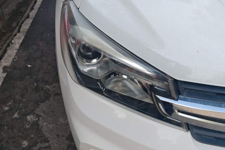 Used Dongfeng Fengon S560 2018 1.8L CVT Elite Model 7 Seats Right Front Headlight