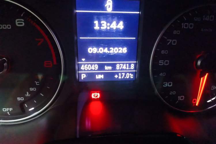 Used Audi Q2L 2021 35 TFSI Progressive Dynamic Edition Odometer Close Up