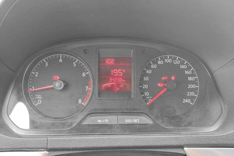 Used Volkswagen Jetta 2015 Zhuihui Edition 1.4L Manual Fashion Model Instrument Cluster