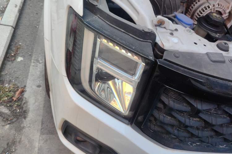 Used JMC Fushun 2023 2.0T Automatic Mid-Range Mid-Roof Commercial Multi-Purpose 7-Seater Passenger Vehicle
