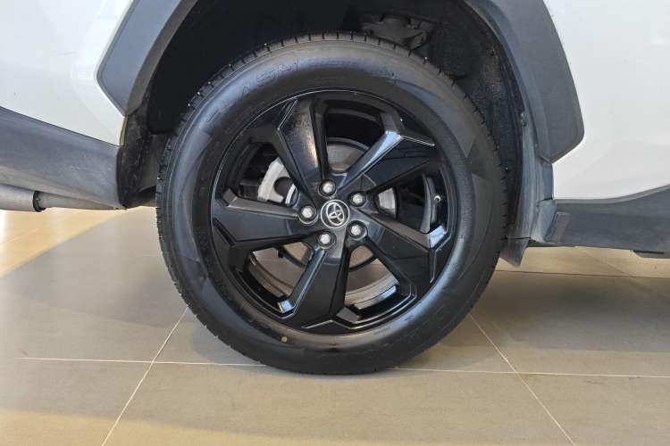 Used Toyota RAV4 2020 Dual-Engine 2.5L E-CVT Four-Wheel Drive Elite Edition Right Rear Wheel Hub