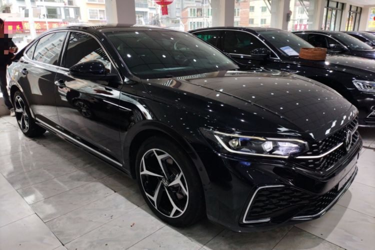 Used Volkswagen Passat 2024 380TSI Starry Sky Flagship Edition Front Right 45 Deg