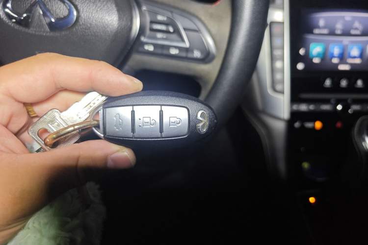 Used Infiniti Q60 2017 2.0T Luxury Edition