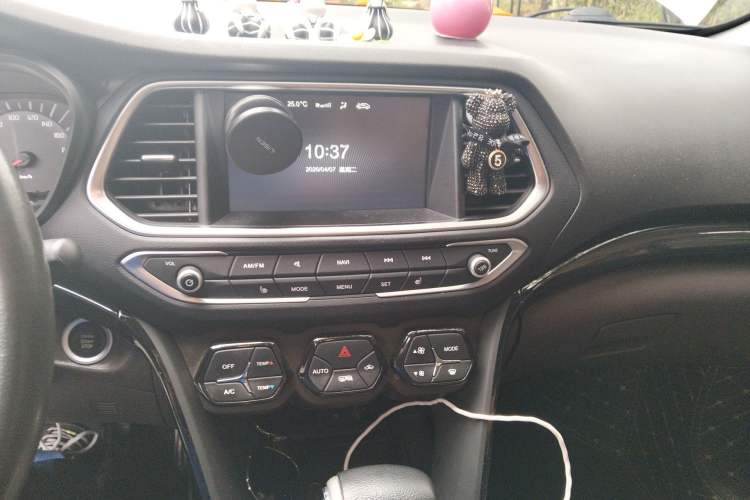 Used GAC Trumpchi GS4 2017 235T Automatic Two-Wheel Drive Luxury Smart Connectivity Version Audio And AC Panel