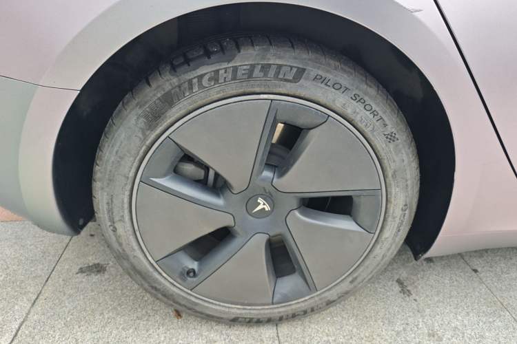 Used Tesla Model 3 2021 Standard Range Rear-Drive Upgraded Version Right Rear Wheel Hub