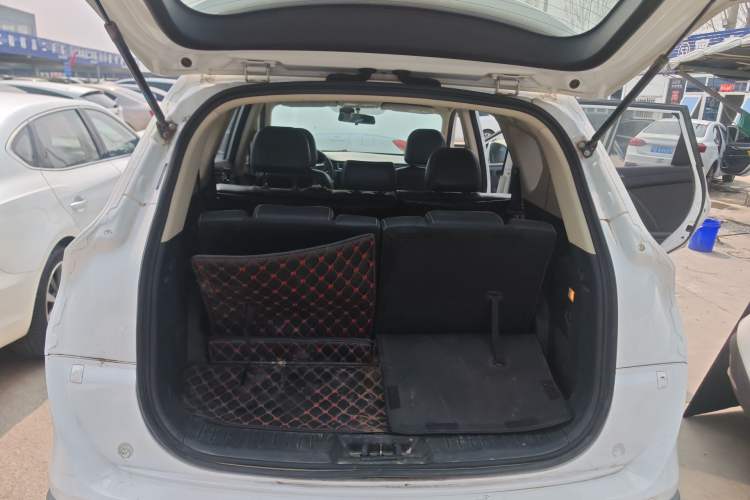 Used Dongfeng Fengon 580 2016 1.5T Manual Luxury Edition Trunk