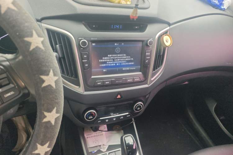 Used Hyundai ix25 2015 1.6L Automatic Two-Wheel-Drive Deluxe DLX Model Audio And AC Panel