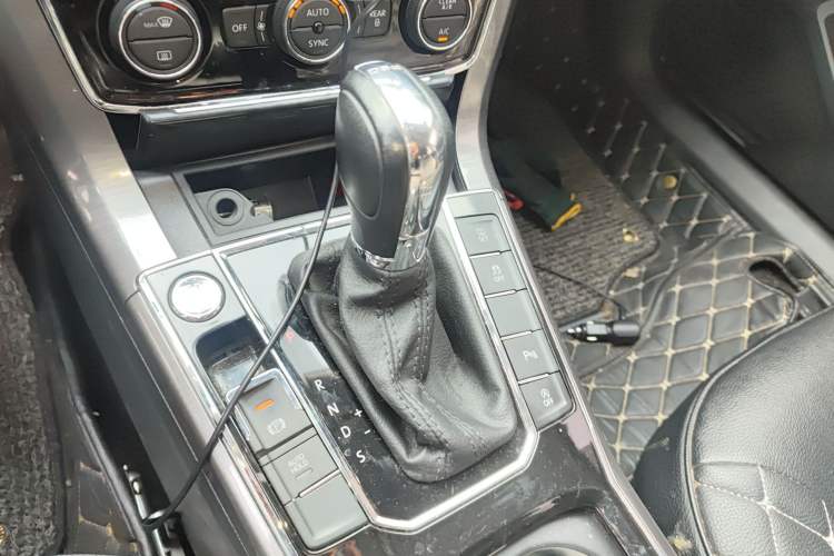 Used Volkswagen Passat 2017 330TSI DSG Luxury Edition Gear Lever