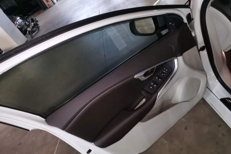 Used Volvo V40 2013 2.0T Zhiya Edition