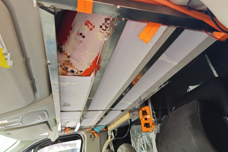 Used SAIC MAXUS Xintu V90 2021 2.0T Manual Zhiyun King Rear-Drive Single-Tire Extended-Wheelbase High-Roof 7-Seater Headliner