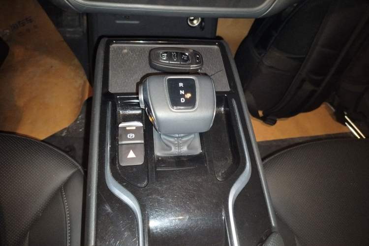 Used Hongqi E-QM5 2022 431 km Charge & Enjoy Edition Gear Lever