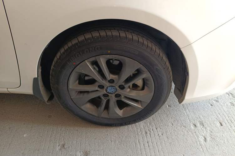 Used BYD Qin New Energy 2017 1.5T Luxury Model Right Front Wheel Hub