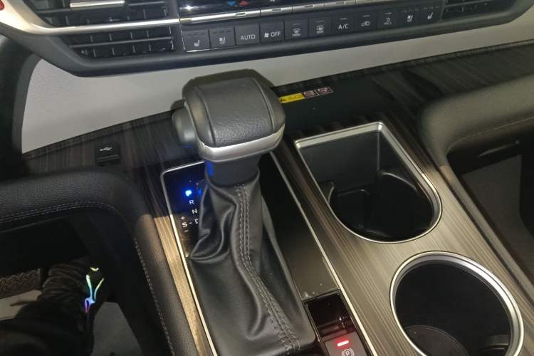 Used Toyota Granvia 2023 2.5L Hybrid Flagship VIP Edition Gear Lever