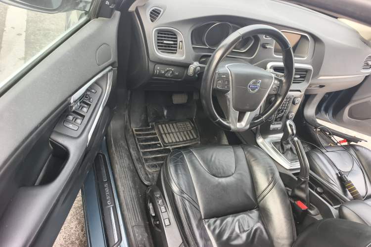 Used Volvo V40 2013 2.0T Zhiya Edition